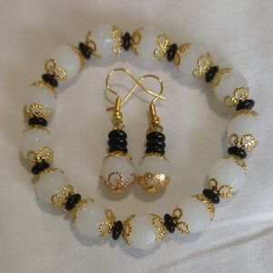 Gold and Black Beaded Bracelet with Timeless Elegance